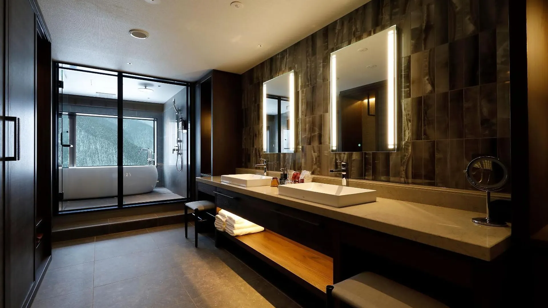 Executive Suite Suirei Sapporo 4*,